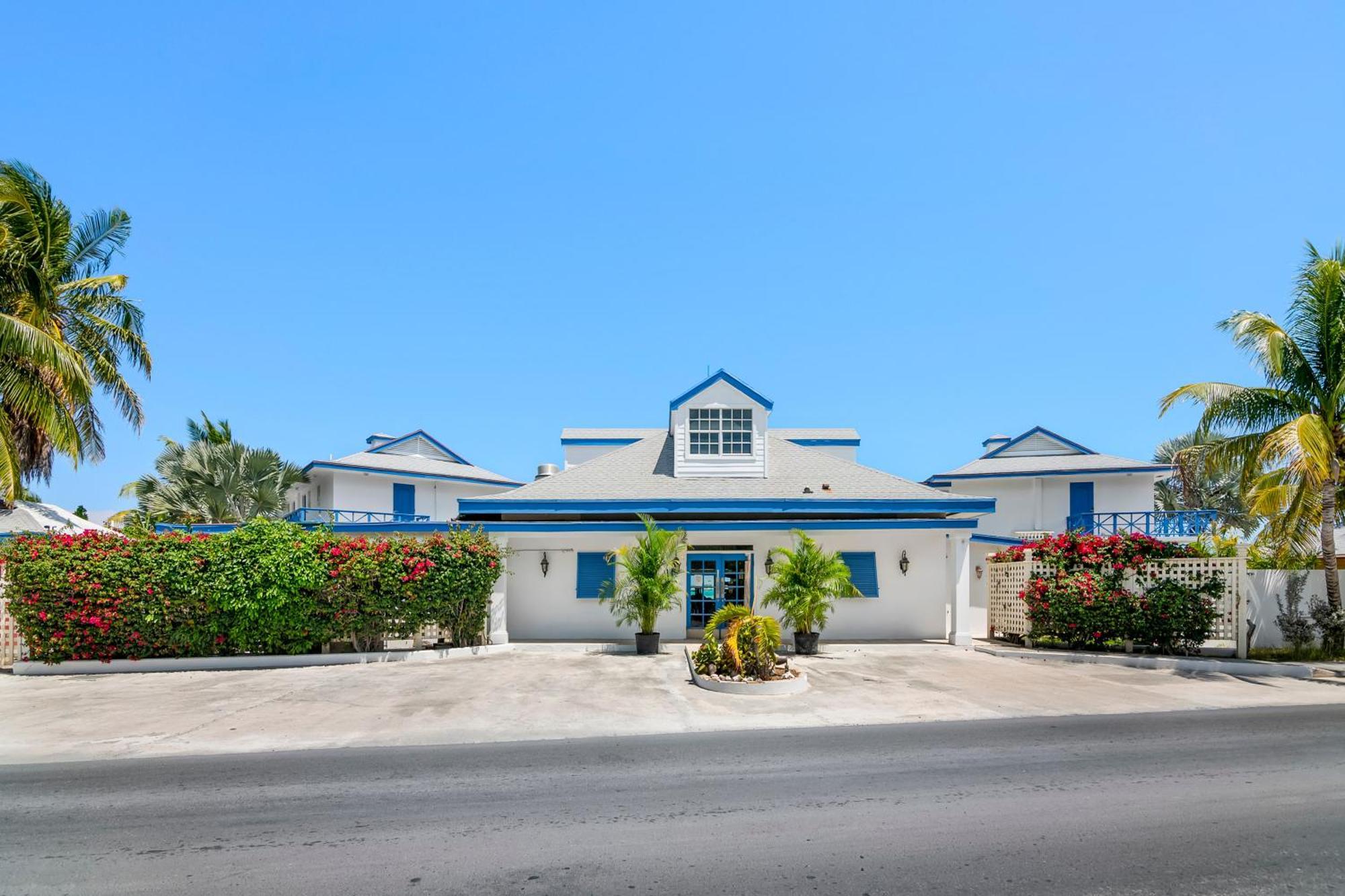Augusta Bay Hotel George Town Luaran gambar
